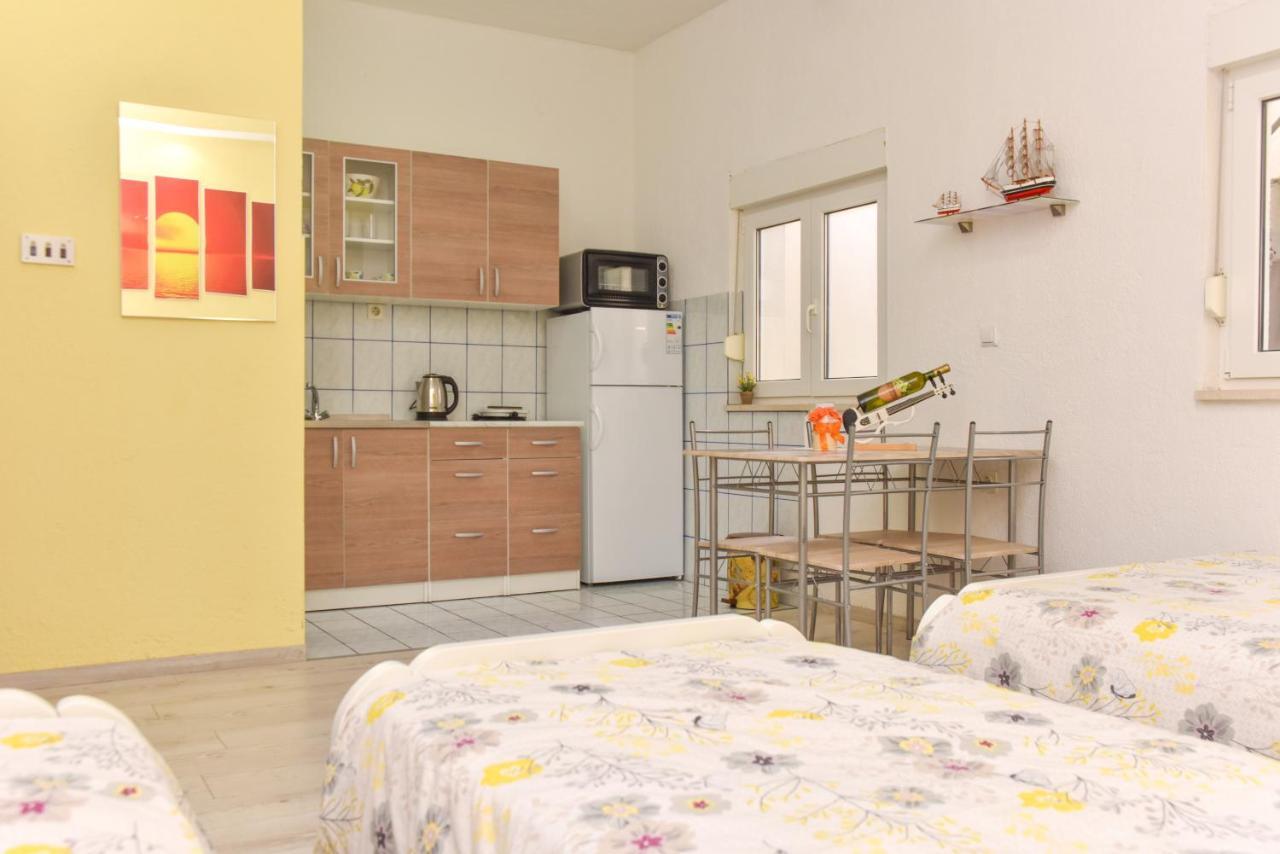 Holiday Home With 4 Studio Apartments Neum Bagian luar foto