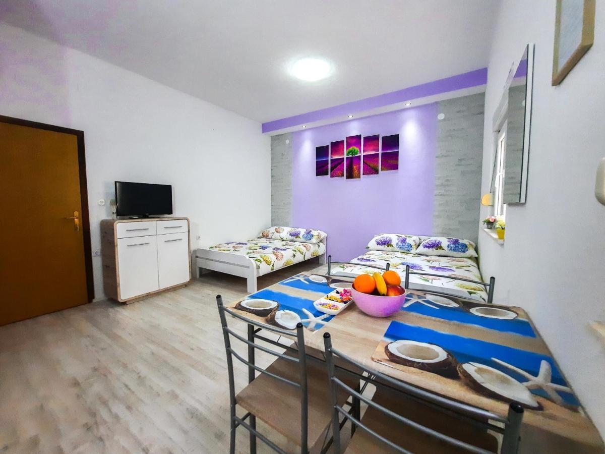 Holiday Home With 4 Studio Apartments Neum Bagian luar foto