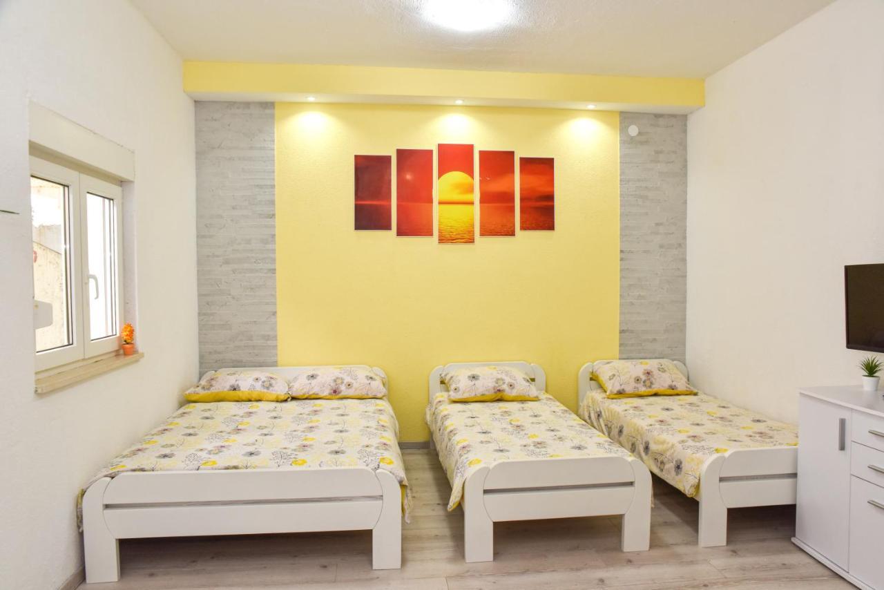 Holiday Home With 4 Studio Apartments Neum Bagian luar foto