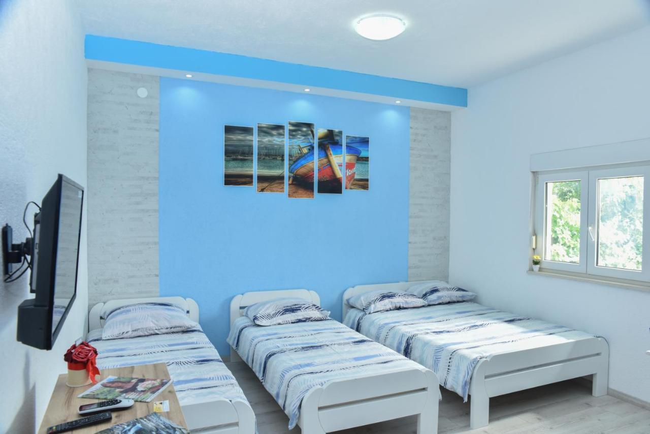 Holiday Home With 4 Studio Apartments Neum Bagian luar foto